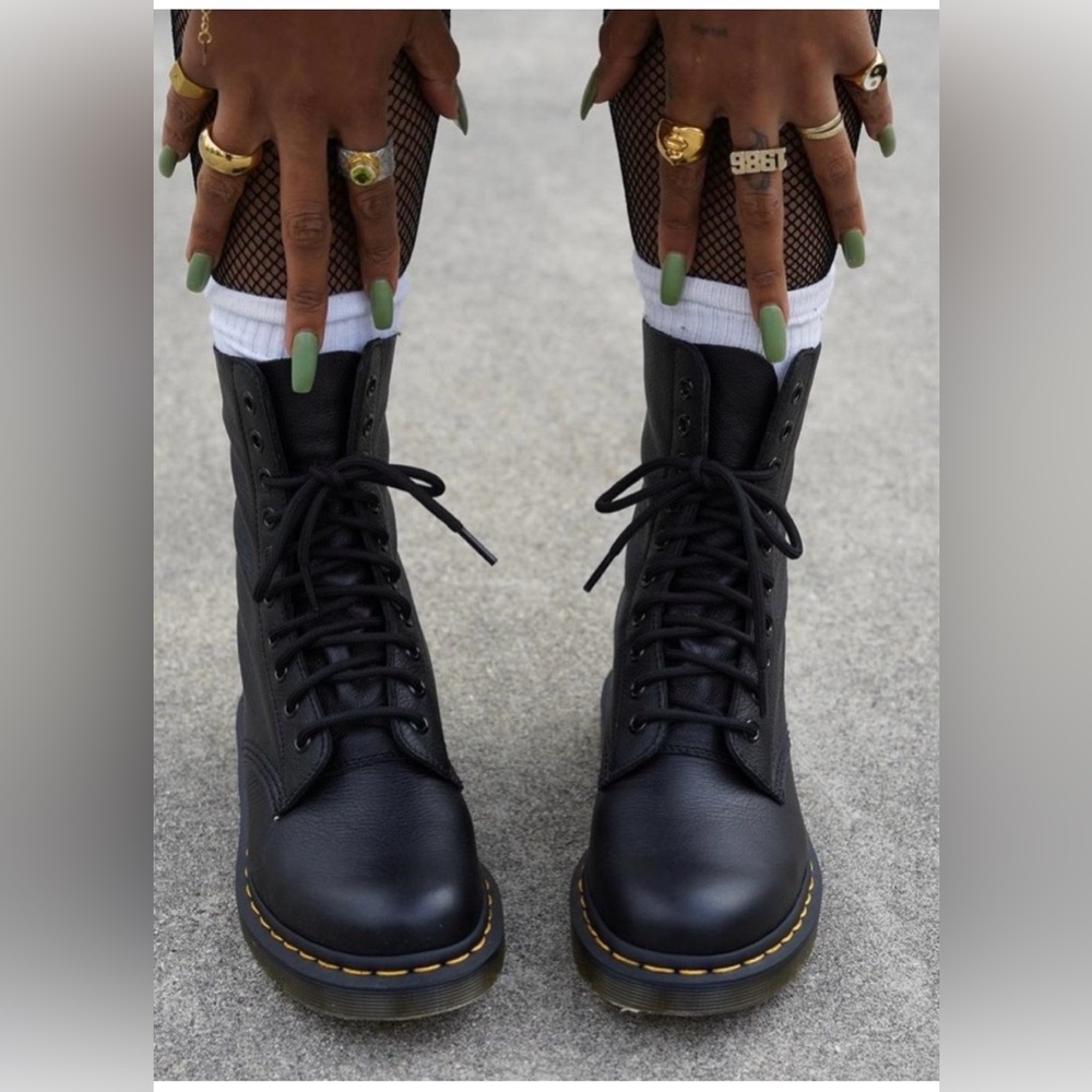 Dr. Martens 1460 Pascal Virginia Leather Combat Boots in Black Size 6
